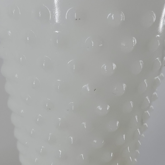 HOBNAIL VINTAGE MILK GLASS VASE - Picture 6 of 7